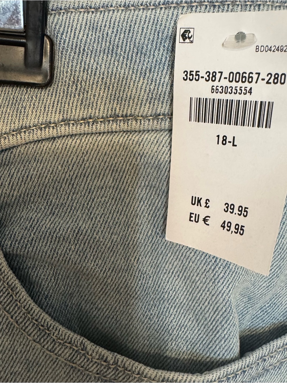 NWT Hollister High - Rise Straight Jeans with Branded Button SIZE: 18 TALL #V - Picture 8 of 8